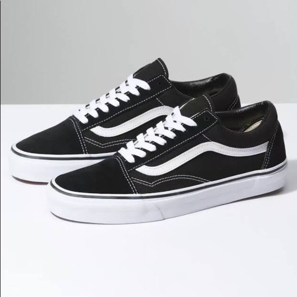 Never worn or tried on men’s size 9.5 old skool vans. Still In box